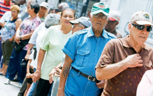 Pensionados en el exterior tienen entre 5 y 10 meses sin cobrar