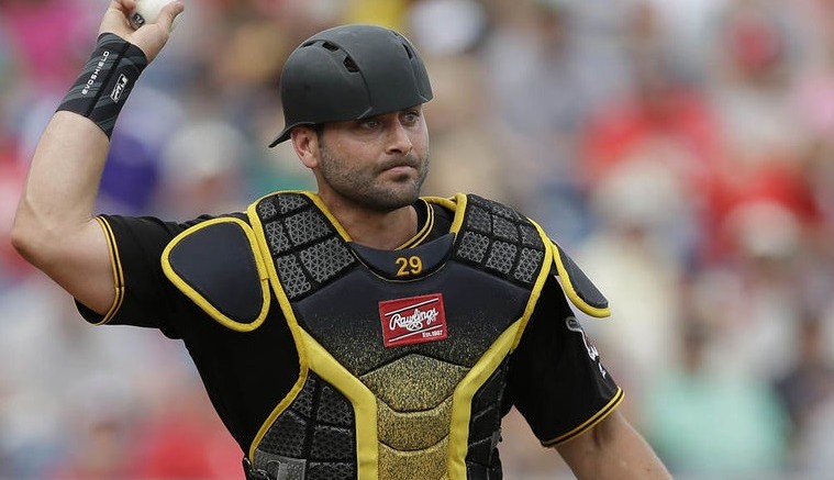 Francisco Cervelli firmó la extensión de su contrato con Pittsburgh