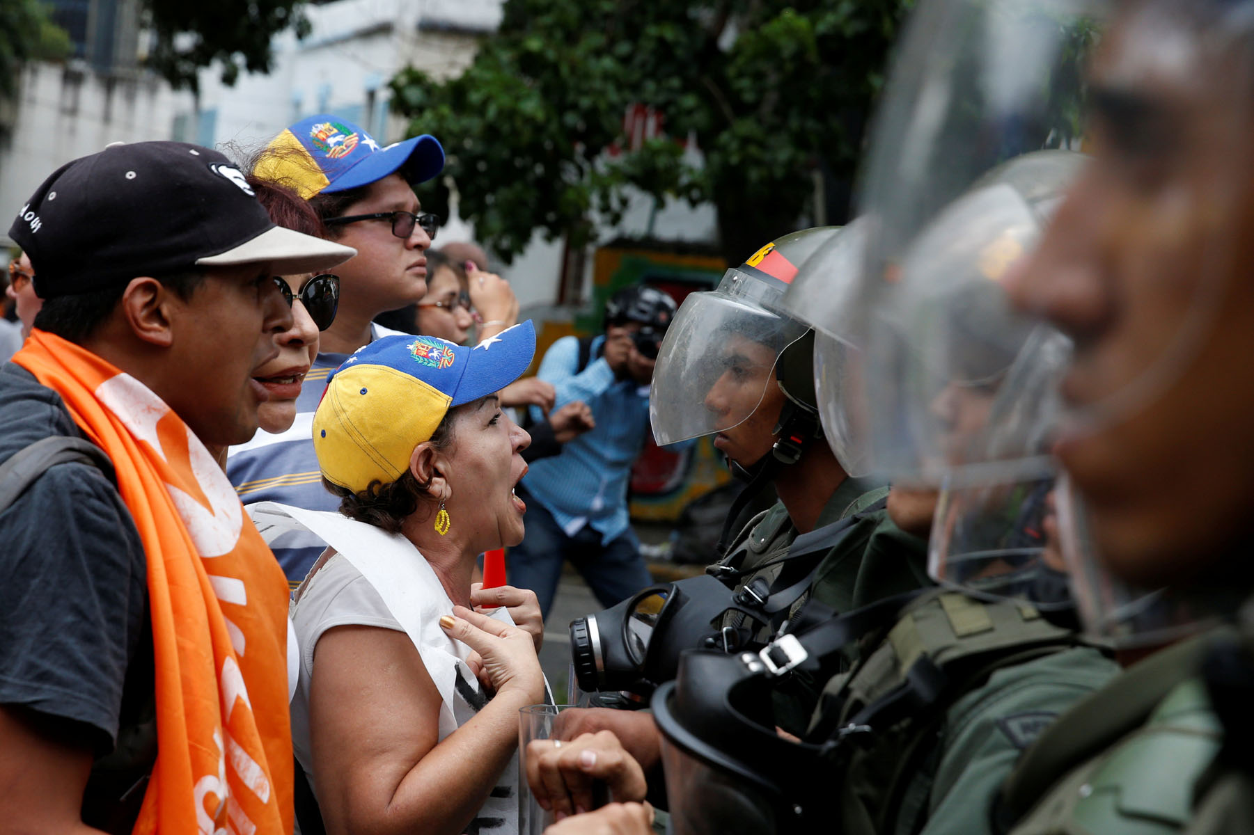 Lacrimógenas, gas pimienta y fuerza bruta: Así reprimieron al pueblo que clama Revocatorio (Video Exclusivo)