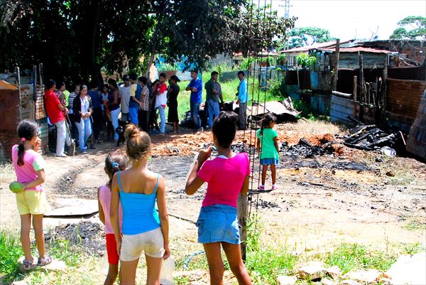 Murió niño tras incendiarse vivienda en la que dormía en Valencia