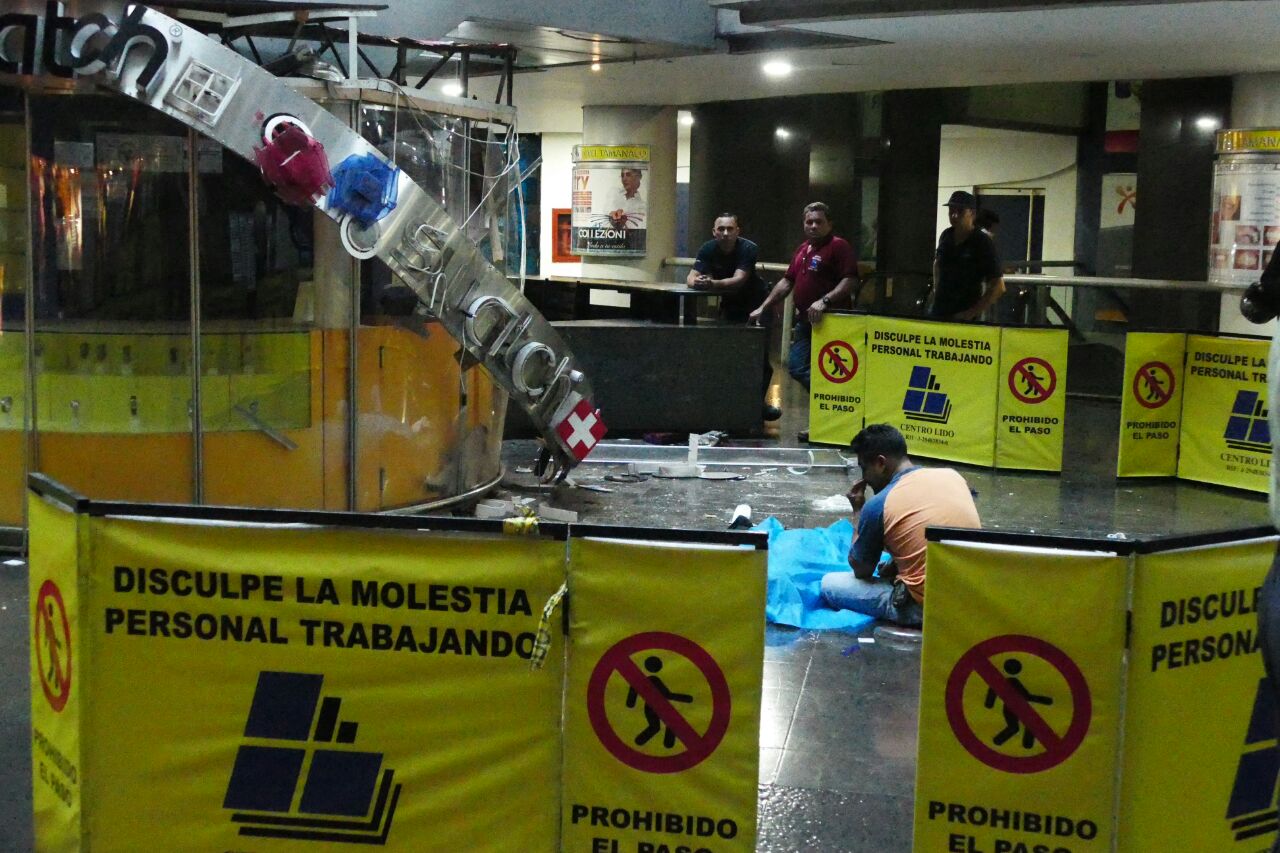 LAMENTABLE: Mujer se lanzó del piso 12 del Centro Lido (FOTOS)