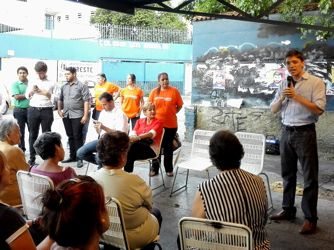 Mientas Jorge Rodríguez intenta impedir el Revocatorio, las calles de Libertador se atiborran de basura