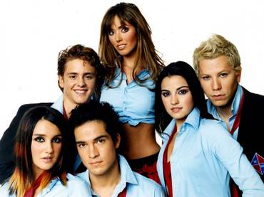 Excantante de RBD se besa con otro hombre en marcha gay (Video)