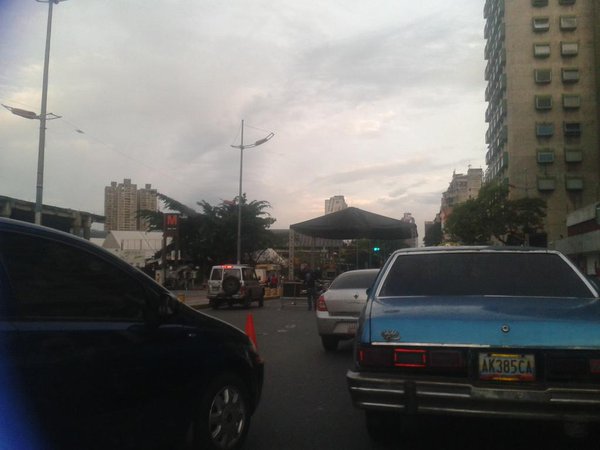 Tarima chavista tranca la avenida México (Fotos)