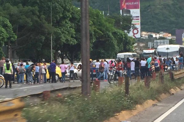 #1Jun: Trancan la Francisco Fajardo en La Urbina (Video)