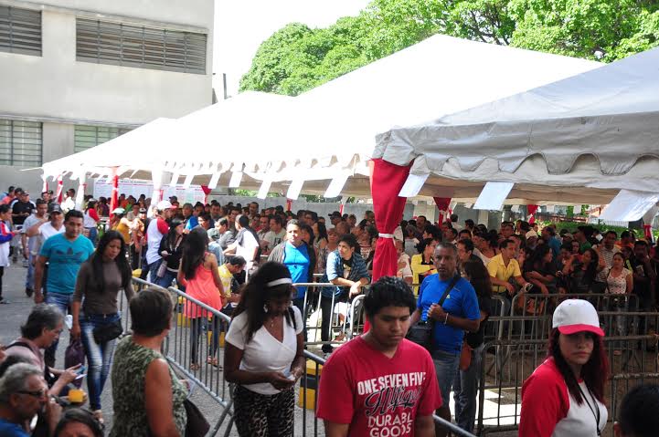 Peruanos en Venezuela también votan para elegir entre Fujimori y Kuczynski (Fotos)