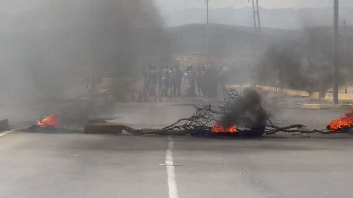 Coro amaneció de protestas por escasez de agua