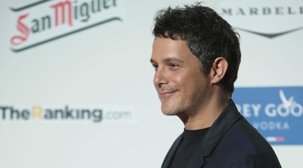 Alejandro Sanz promueve la donación de insumos para Venezuela