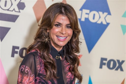 No aguantó la emoción y vomitó a Paula Abdul (Video)