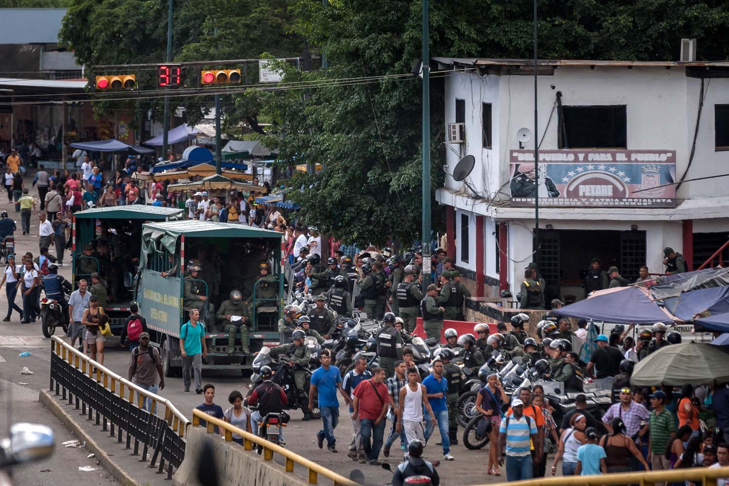 Las imágenes del saqueo en Petare que desnudan la crisis de hambre en Venezuela