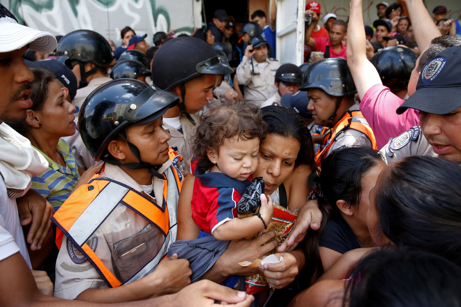 Comprar alimentos, un calvario de muchas horas en Venezuela