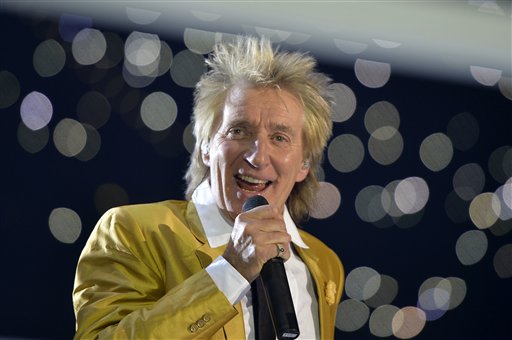 Rod Stewart es nombrado caballero por la reina Isabel II