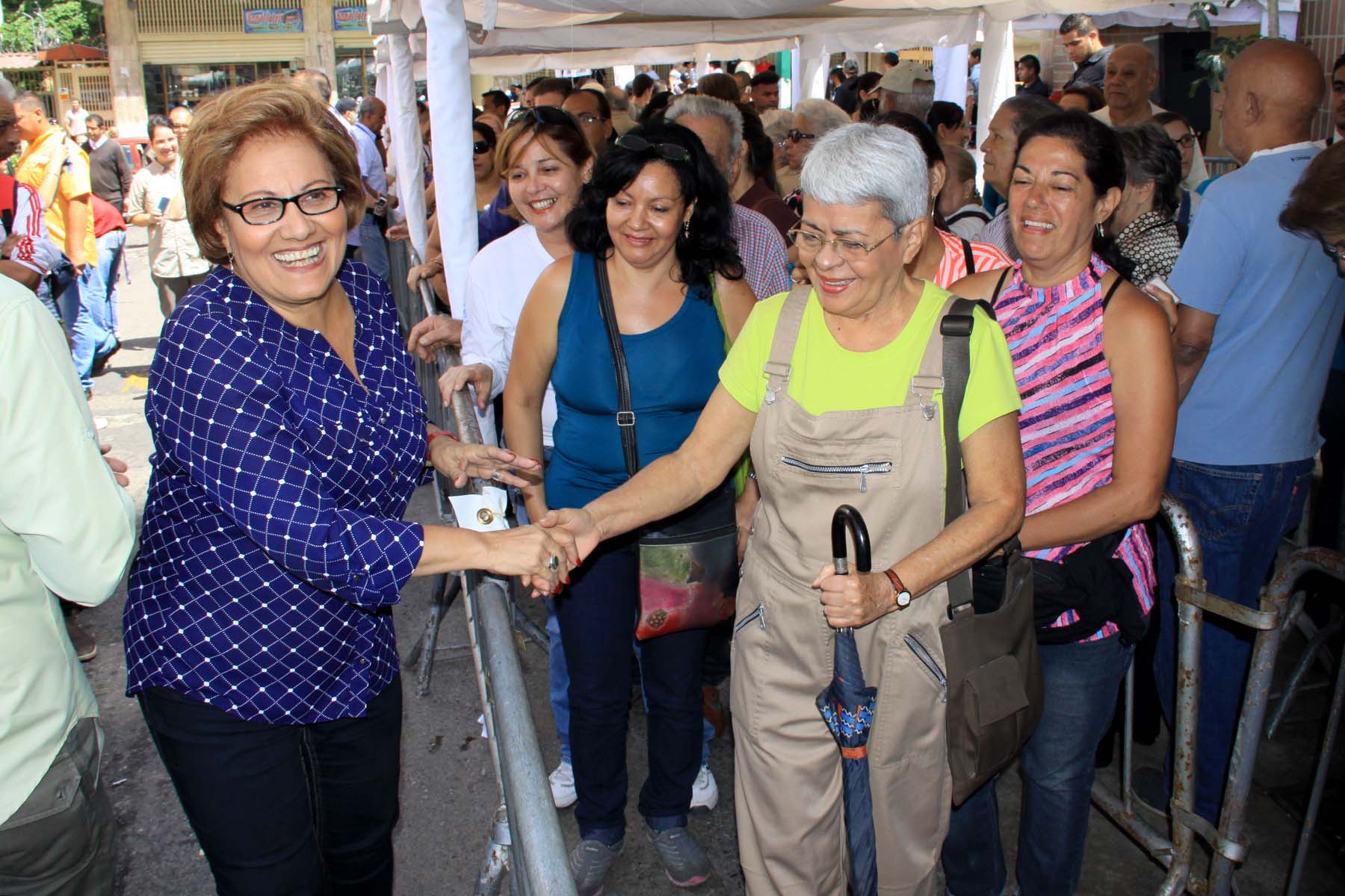 Helen Fernández: No hay traba que pueda con un pueblo en la calle (Fotos)