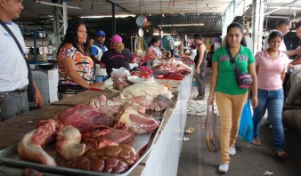 Hígado, mondongo y pellejo son sustitutos de la carne y el pollo en El Tigre