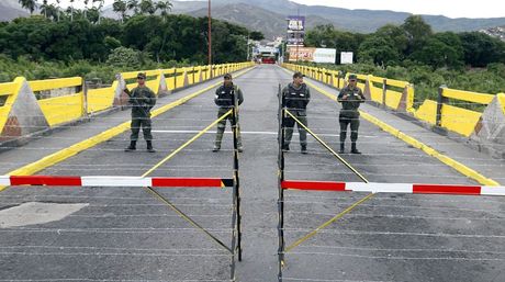 No permitirán colas nocturnas ni listas para tramitar pase médico en la frontera