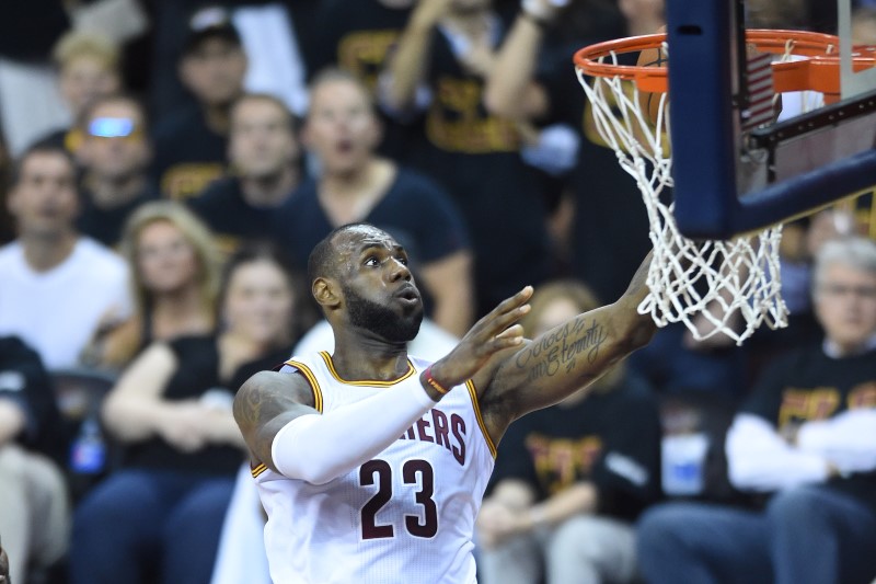 LeBron James se declara agente libre para quedarse con Cavs