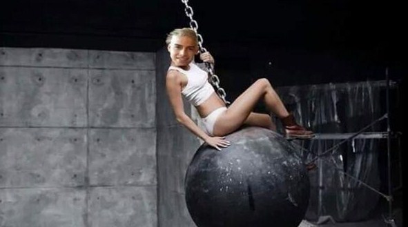 James Rodríguez como Miley Cirus