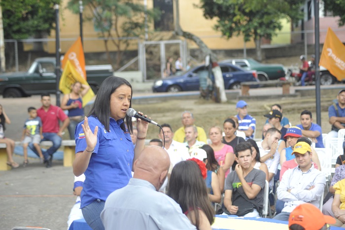 Gaby Arellano cuestiona ascenso militar de Marco Torres