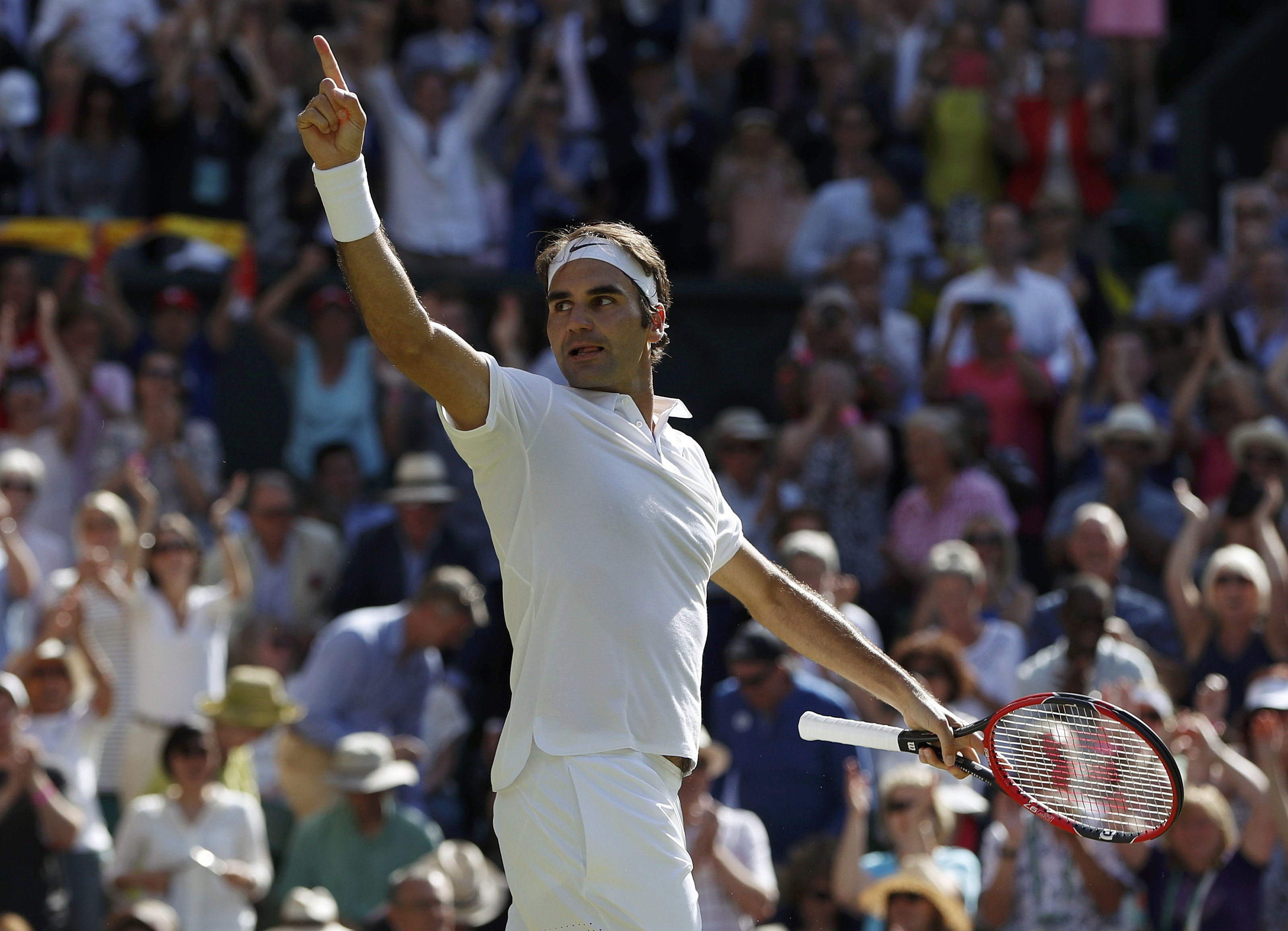 Federer gana un partido épico a Cilic y logra las semifinales