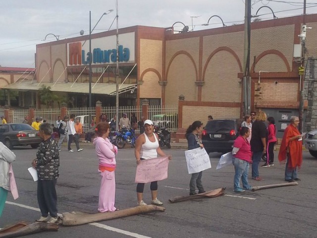 Protestaron por falta de agua en El Hatillo #8Jul