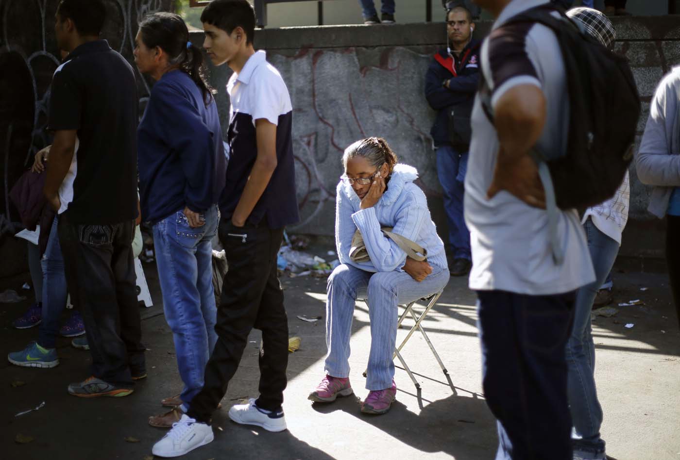 Red por la Defensa al Trabajo se pronuncia en rechazo a las colas: Son responsabilidad del Gobierno