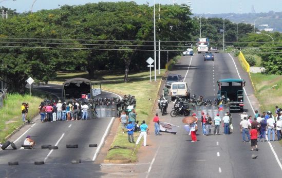 Mantienen aislados a detenidos en protesta por comida en San Félix