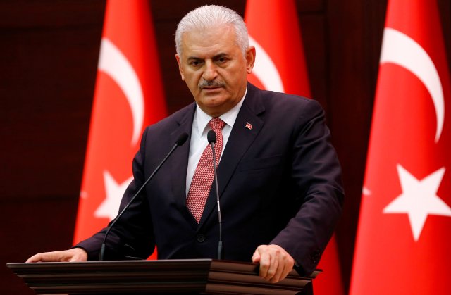 Imagen de archivo del primer ministro turco, Binali Yildirim, en una rueda de prensa en Ankara, jun 27, 2016. Las fuerzas armadas de Turquía dijeron el viernes que tomaron el poder, pero el primer ministro aseguró que el intento de golpe sería contenido.   REUTERS/Umit Bektas/File Photo