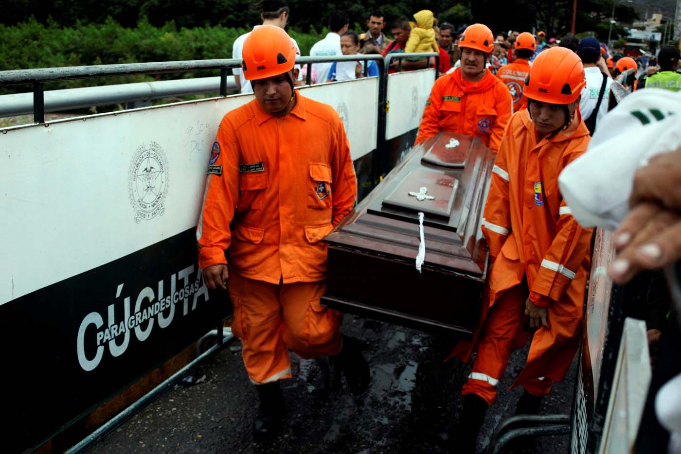 Un ataúd pasó la frontera este sábado (foto)