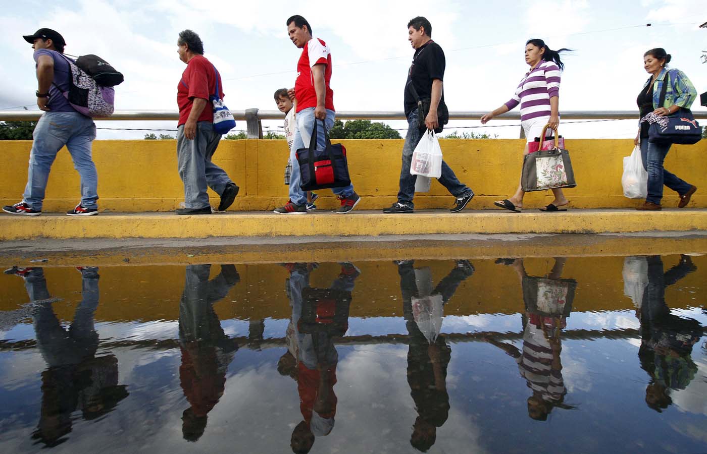 Pánico en la frontera: Supuestos GNB dispararon contra personas que cruzaban por las trochas (video)