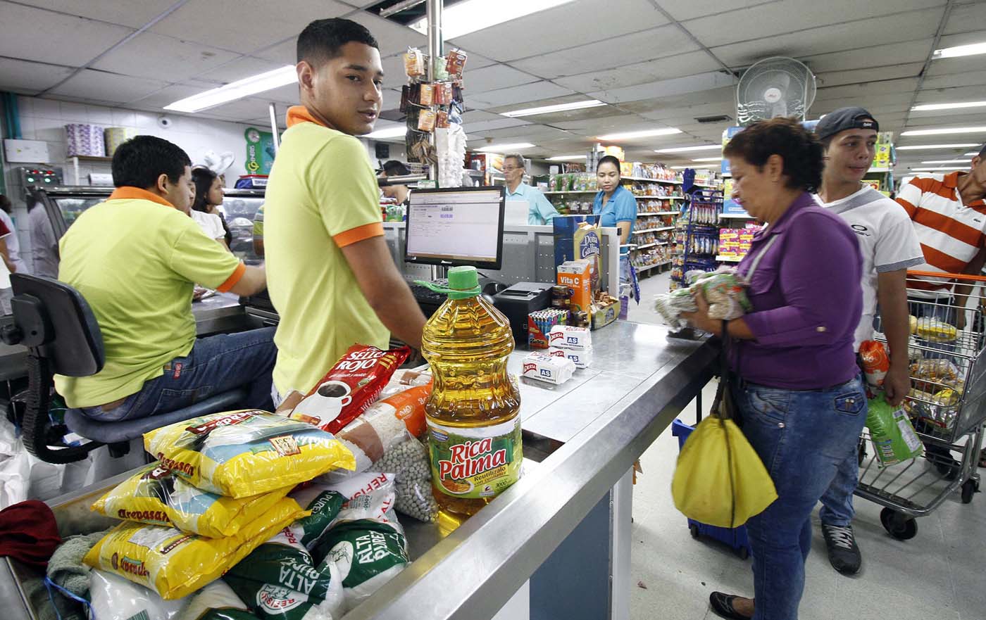 Caraqueños no se comen cuento del gobierno de que en un mes habrá total abastecimiento