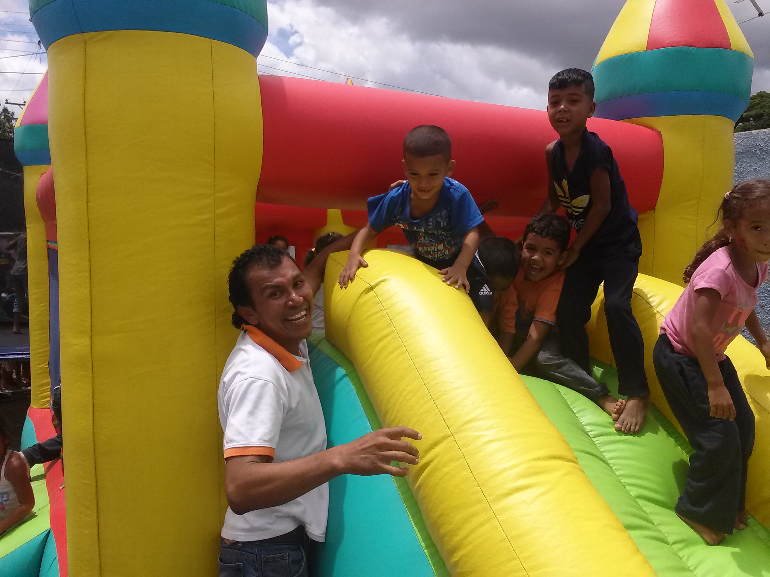 Voluntad Popular regaló sonrisas a los chamos de Cagua en el #DíaDelNiño