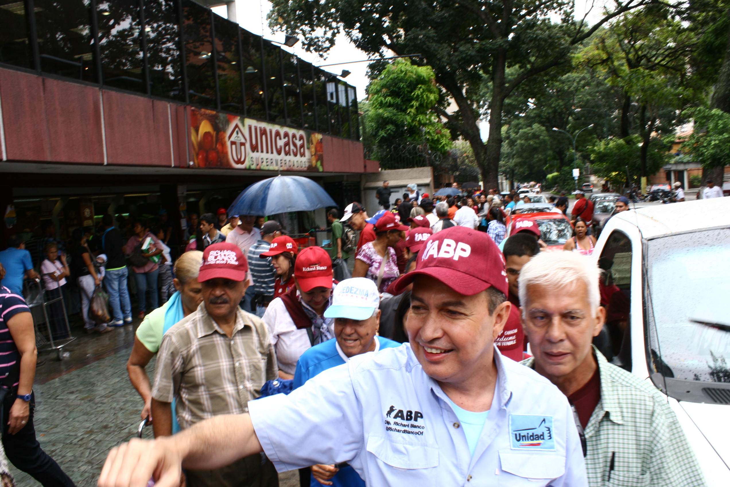 Richard Blanco: Al cruzar desesperadamente la frontera, no hay duda que hay hambruna