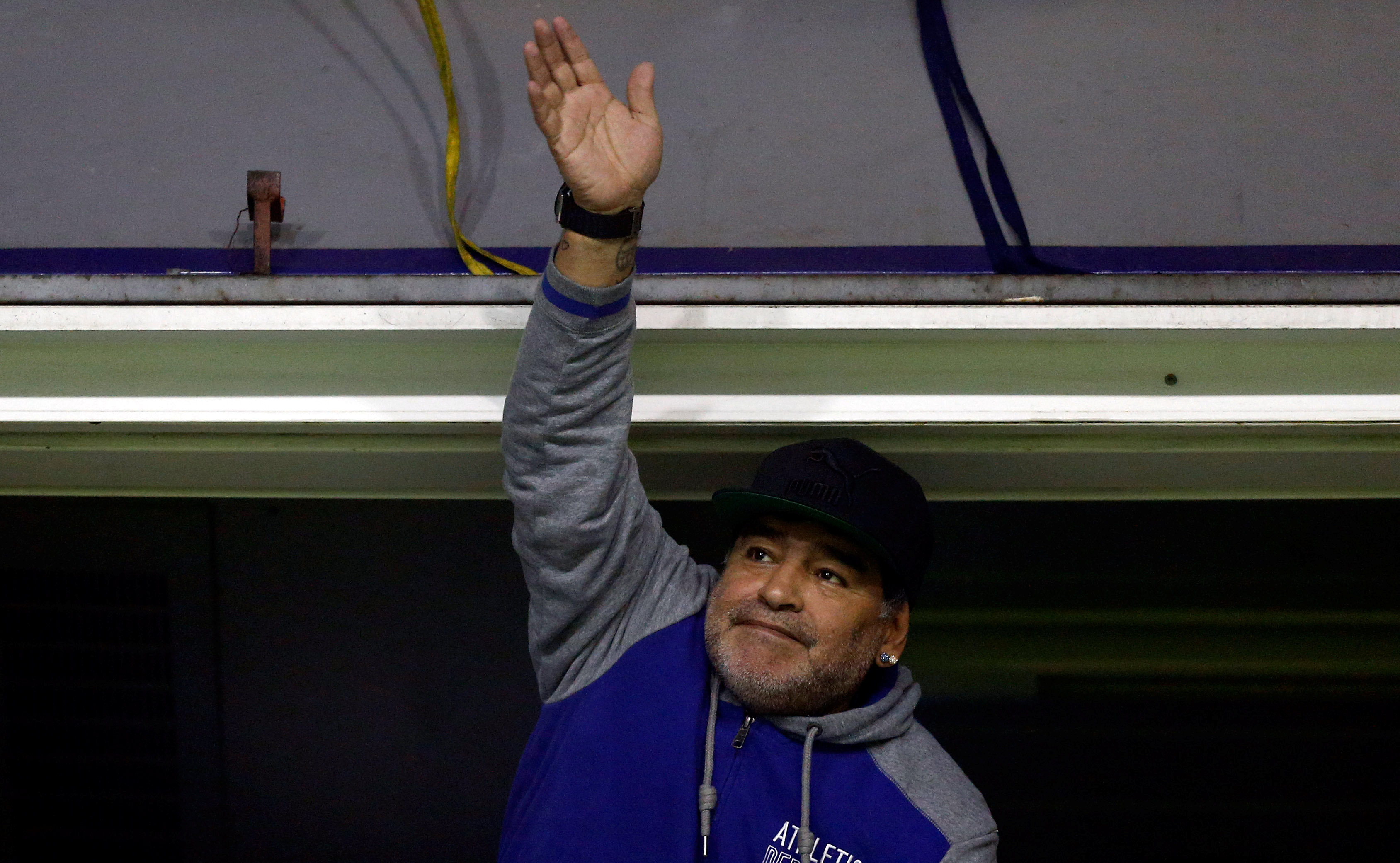 Maradona se ofrece a dirigir gratis a la selección argentina