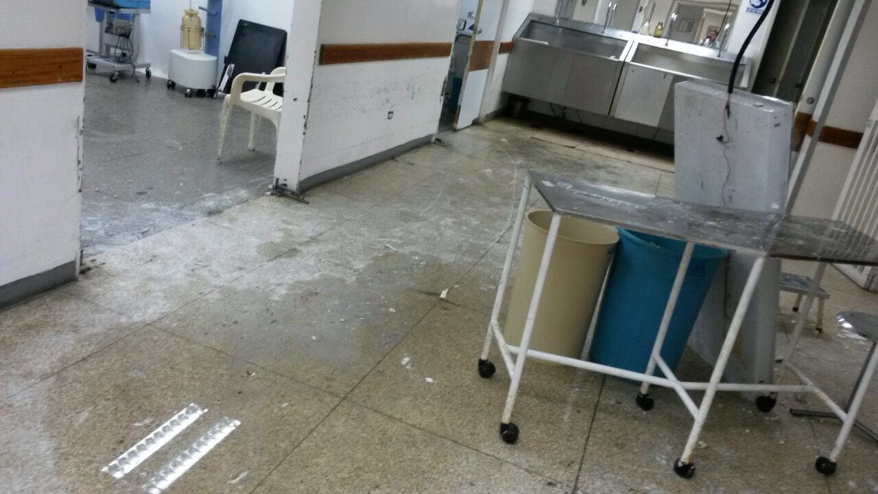 Colapsó el techo de la Maternidad Concepción Palacios (Fotos)