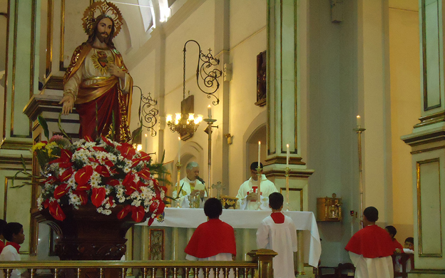 Roban y destruyen el templo Corazón de Jesús en Cabimas