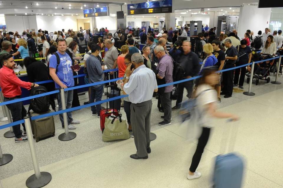 Venezolanos: La pregunta que en el Aeropuerto de Miami podría llevarlos a la cárcel