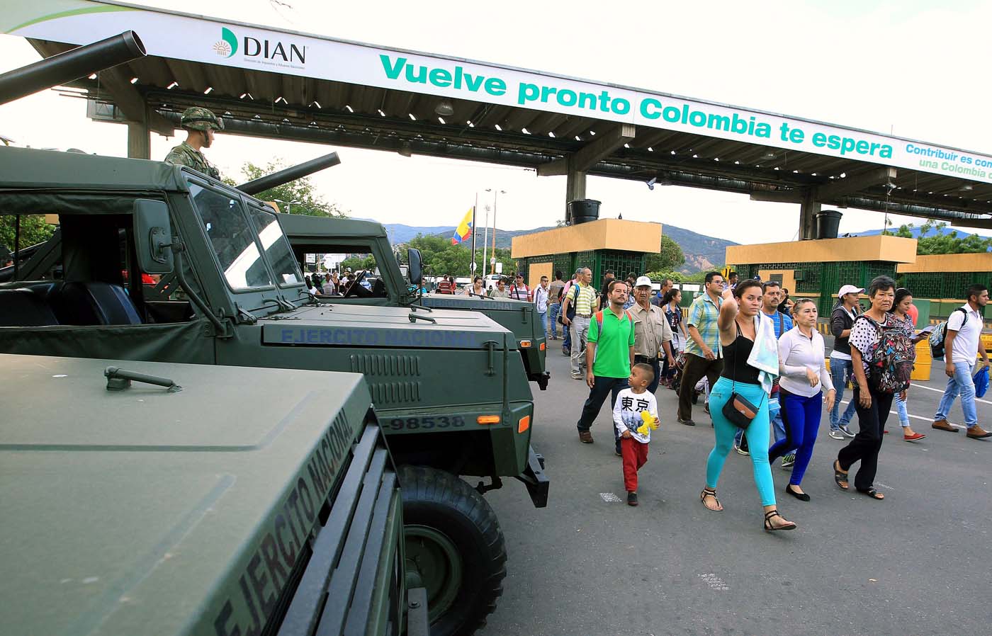 Transporte de carga pesada no tiene permitido el paso en la frontera