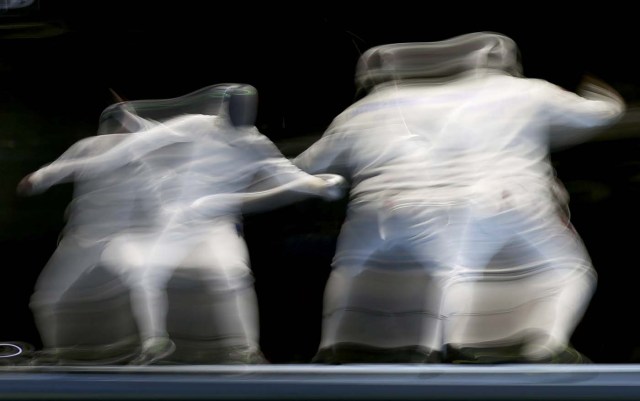 2016 Rio Olympics - Fencing - Quarterfinal - Men's Epee Team Quarterfinals - Carioca Arena 3 - Rio de Janeiro, Brazil - 14/08/2016. Daniel Jerent (FRA) of France competes with Francisco Limardo (VEN) of Venezuela. REUTERS/Issei Kato FOR EDITORIAL USE ONLY. NOT FOR SALE FOR MARKETING OR ADVERTISING CAMPAIGNS.