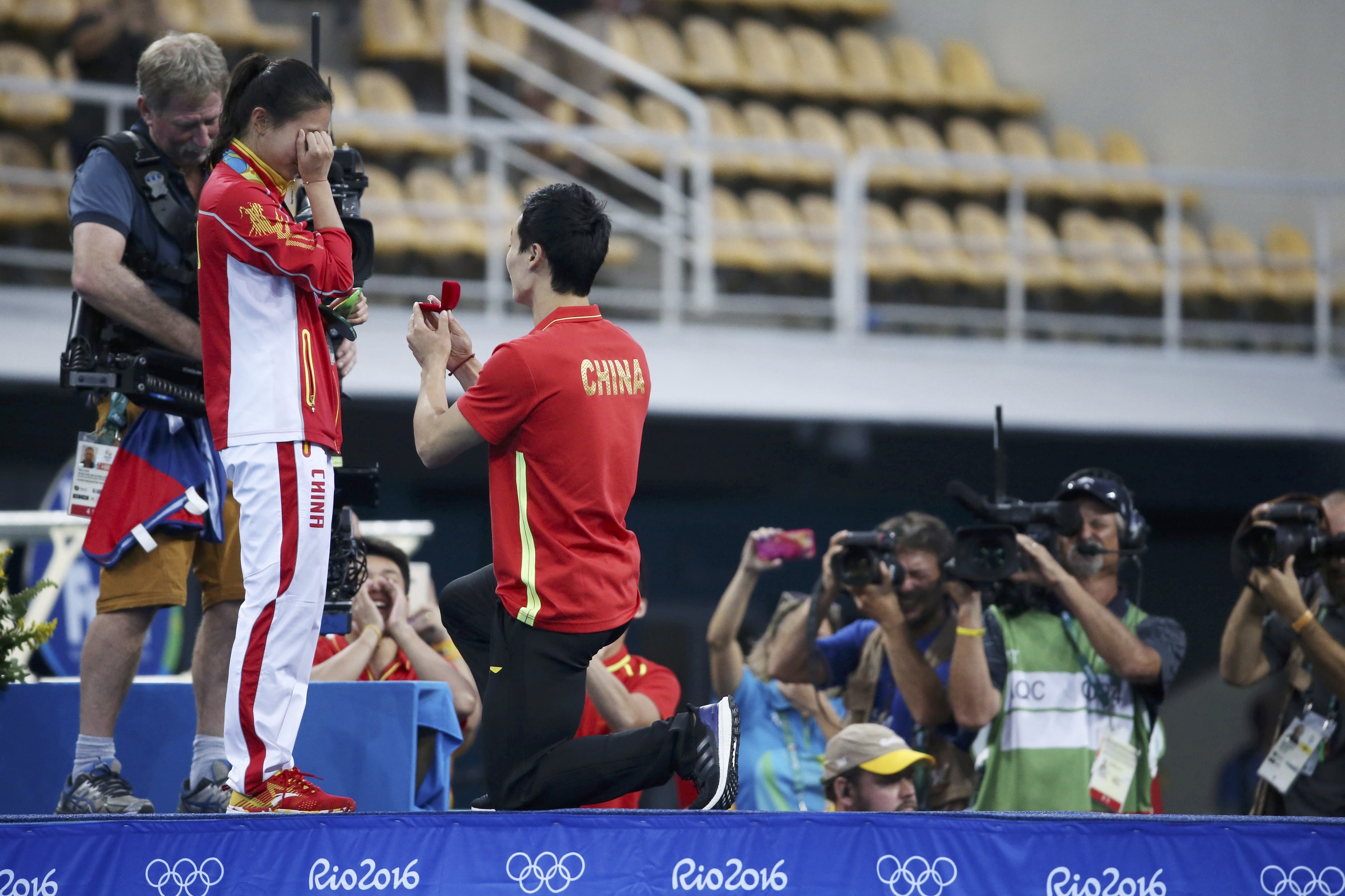 Una plata y una petición de matrimonio para la china He en Río 2016 (Fotos)