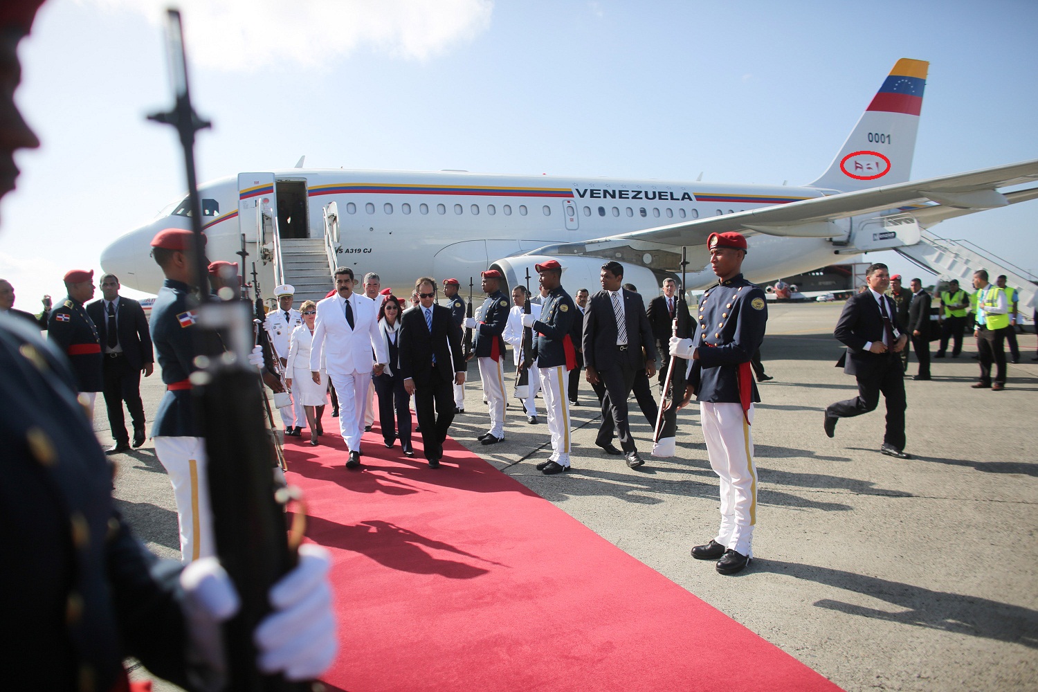 De privatizado a politizado: Los “ojitos” de Chávez adornan el avión presidencial