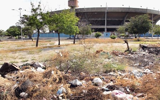 Emblemática Plaza de Toros de Maracaibo sin luz y full de basura