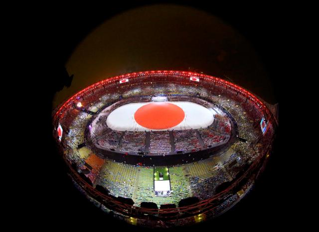 2016 Rio Olympics - Closing ceremony - Maracana - Rio de Janeiro, Brazil - 21/08/2016. The Japanese flag is formed during the closing ceremony. REUTERS/Pawel Kopczynski FOR EDITORIAL USE ONLY. NOT FOR SALE FOR MARKETING OR ADVERTISING CAMPAIGNS.