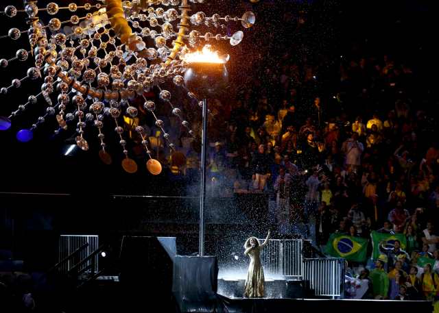 2016 Rio Olympics - Closing ceremony - Maracana - Rio de Janeiro, Brazil - 21/08/2016. The Olympic cauldron during the closing ceremony. REUTERS/Marcos Brindicci FOR EDITORIAL USE ONLY. NOT FOR SALE FOR MARKETING OR ADVERTISING CAMPAIGNS.