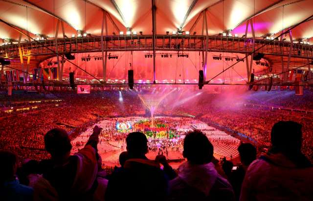 2016 Rio Olympics - Closing ceremony - Maracana - Rio de Janeiro, Brazil - 21/08/2016. Spectators watch performers during the closing ceremony. REUTERS/Vasily Fedosenko FOR EDITORIAL USE ONLY. NOT FOR SALE FOR MARKETING OR ADVERTISING CAMPAIGNS.