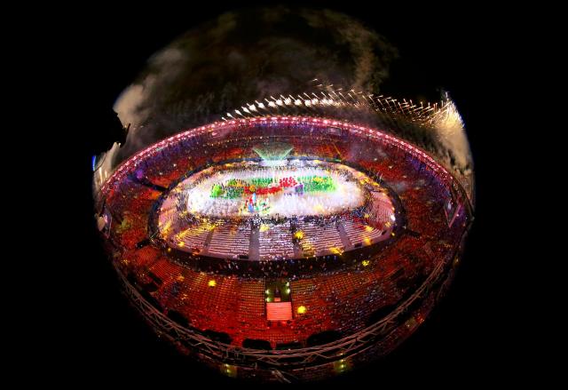 2016 Rio Olympics - Closing ceremony - Maracana - Rio de Janeiro, Brazil - 21/08/2016. Fireworks explode during the closing ceremony. REUTERS/Pawel Kopczynski FOR EDITORIAL USE ONLY. NOT FOR SALE FOR MARKETING OR ADVERTISING CAMPAIGNS.