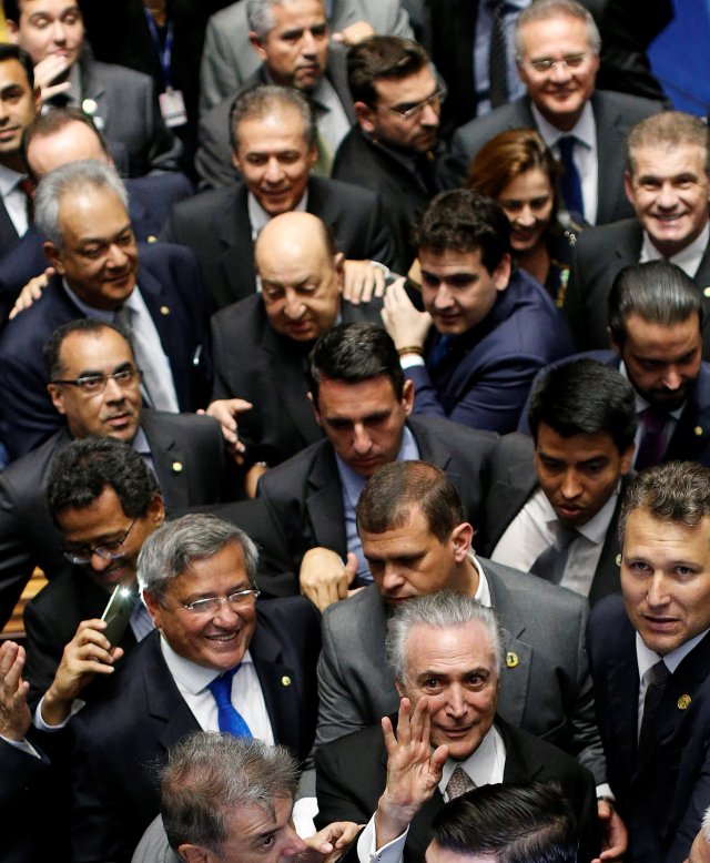 Brazil's new President Michel Temer leaves the presidential inauguration ceremony after Brazil's Senate removed President Dilma Rousseff in Brasilia, Brazil, August 31, 2016. REUTERS/Ueslei Marcelino