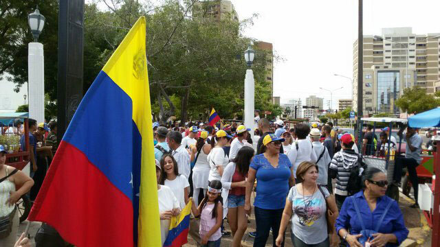 Así se encuentra la Plaza la República en Maracaibo