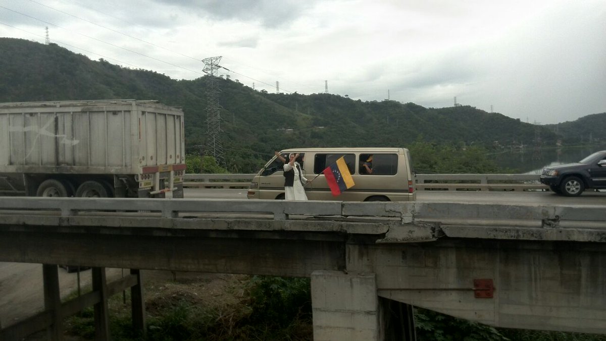 Monjitas de Mérida marchan desde el puente La Cabrera (Fotos + Video)