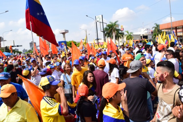 ZULIANOS MARCHAN AL CNE (8)