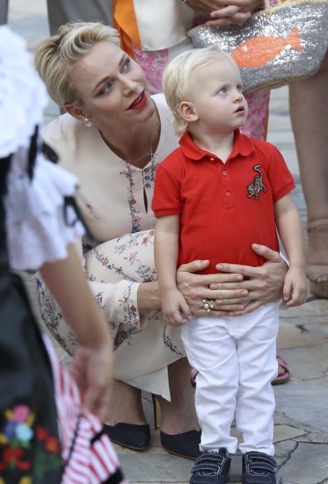 Princess Charlene of Monaco holds Prince Jacques, the heir apparent to the Monegasque throne during the traditional Monaco's picnic in Monaco, September 10, 2016. REUTERS/Valery Hache/Pool